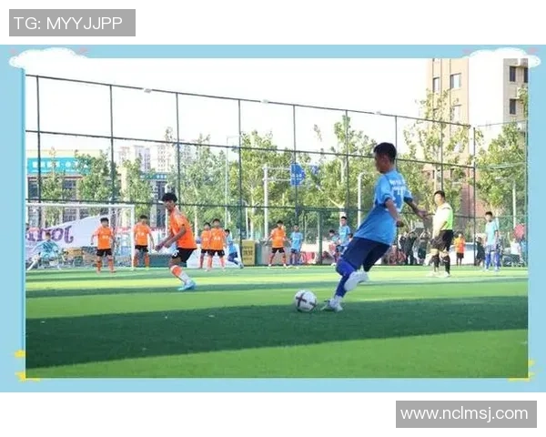 带铃铛的足球明星在绿茵场上闪耀光芒与激情的完美结合